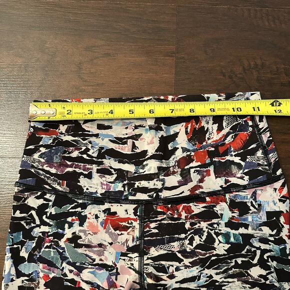 Lululemon multicolor print cropped leggings size 4 - Picture 8 of 9